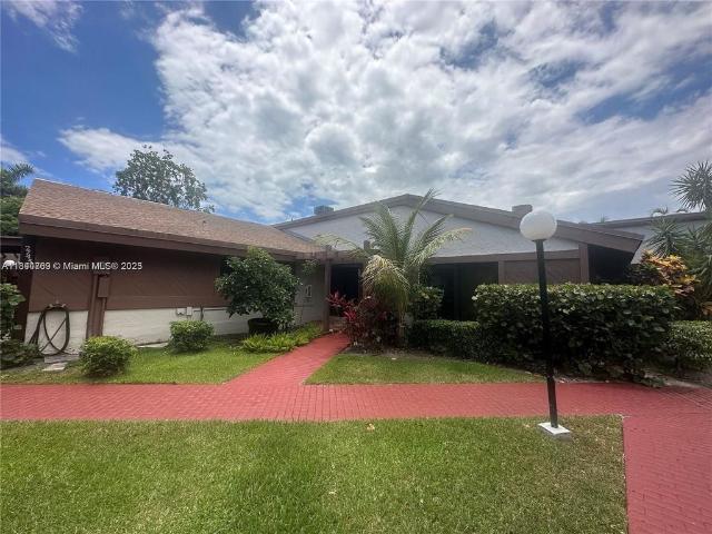 Townhouse for rent in Hallandale
