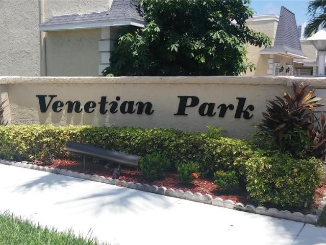 Townhouse for rent in Hallandale