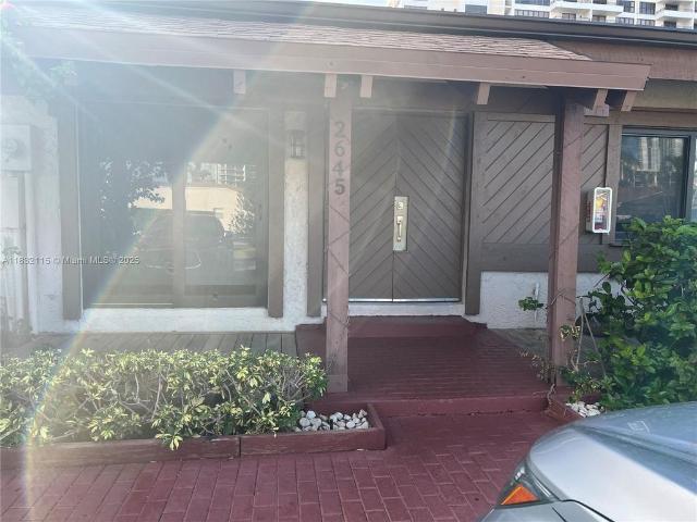 Townhouse for rent in Hallandale