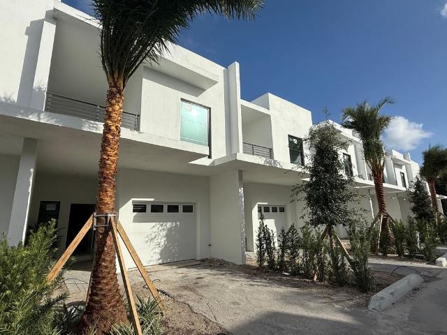 Townhouse for rent in Hollywood