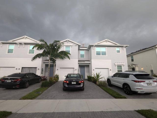 Townhouse for rent in Lake Worth
