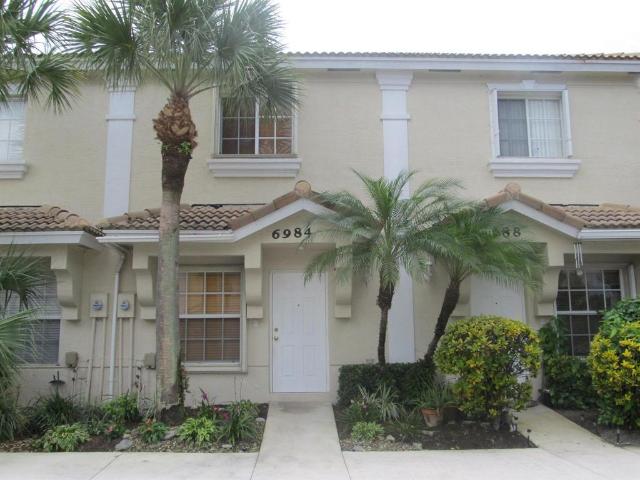 Townhouse for rent in Lake Worth