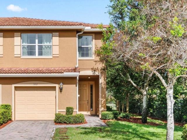 Townhouse for rent in Lake Worth