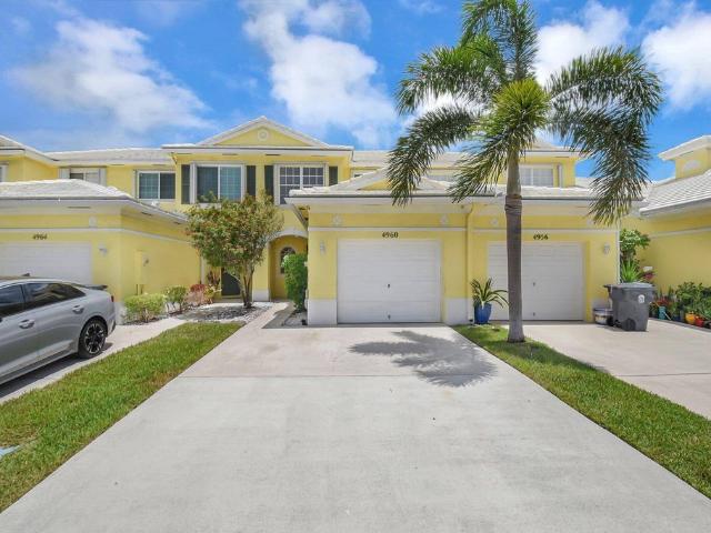 Townhouse for rent in Lake Worth