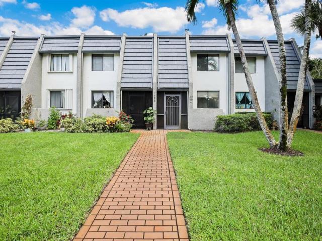 Townhouse for rent in Lake Worth