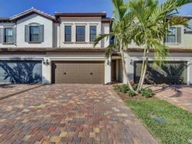 Townhouse for rent in Lake Worth