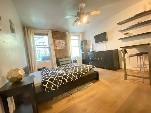 Townhouse for rent in Arverne, New York