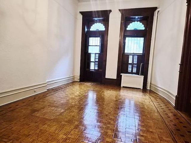 Townhouse for rent in Arverne, New York