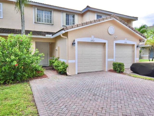 Townhouse for rent in Tamarac, Florida