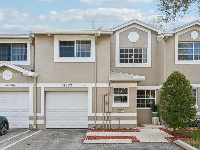 Townhouse for sale in Cooper City, Florida