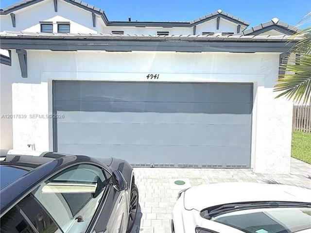 Townhouse for sale in Dania, Florida