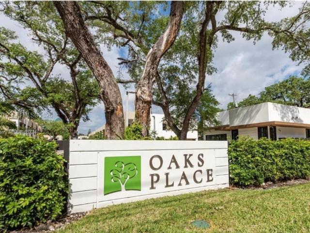 Townhouse for sale in Dania, Florida