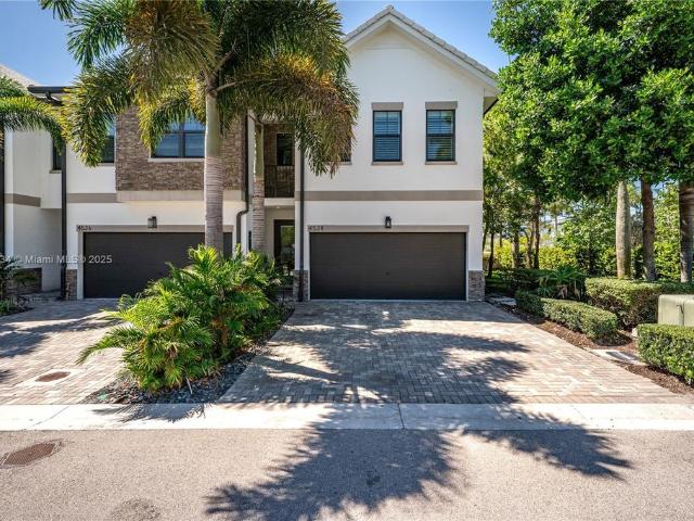 Townhouse for sale in Dania