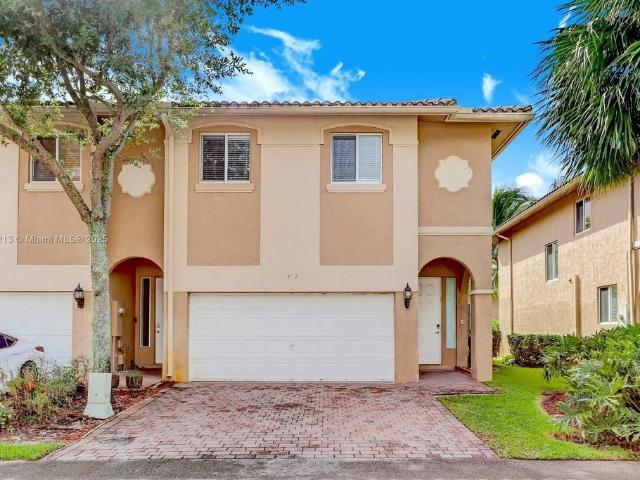 Townhouse for sale in Dania