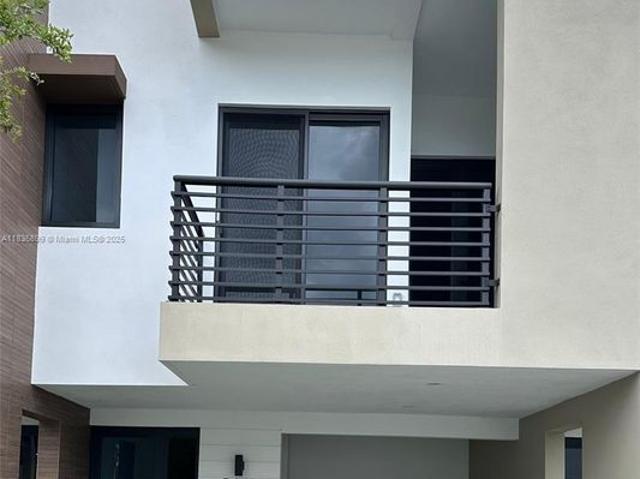 Townhouse for sale in Dania