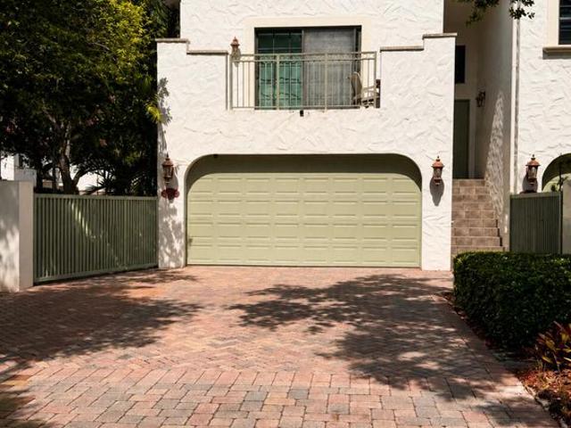 Townhouse for sale in Dania, Florida