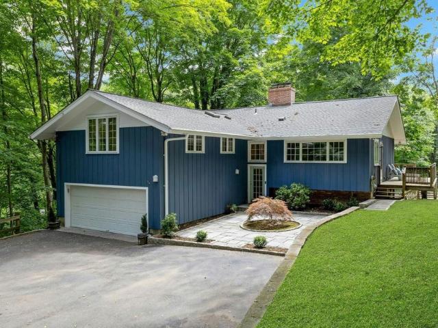 Townhouse for sale in Darien