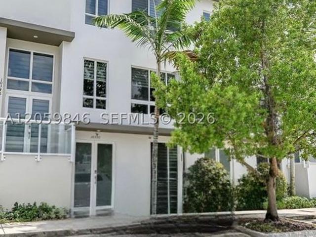 Townhouse for sale in Doral, Florida