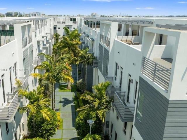 Townhouse for sale in Doral, Florida