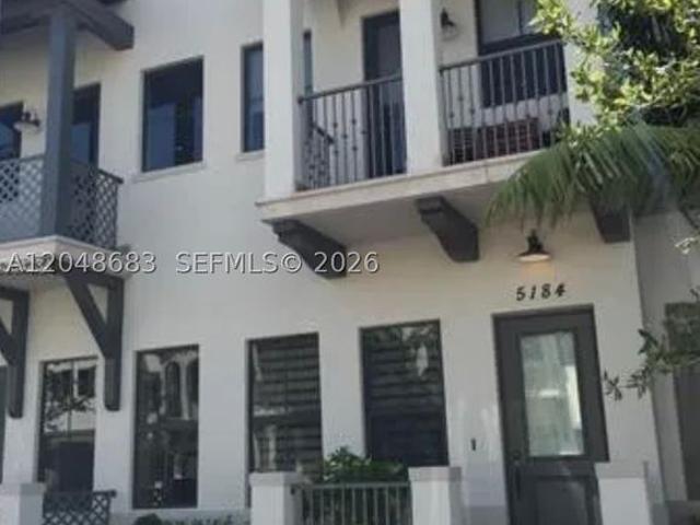 Townhouse for sale in Doral, Florida