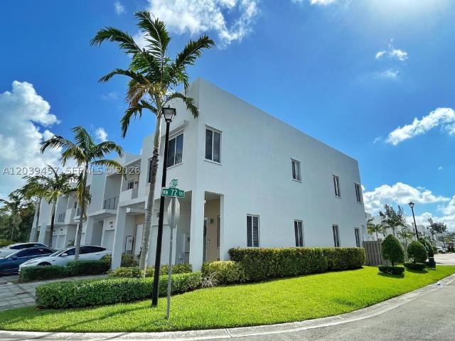 Townhouse for sale in Doral, Florida