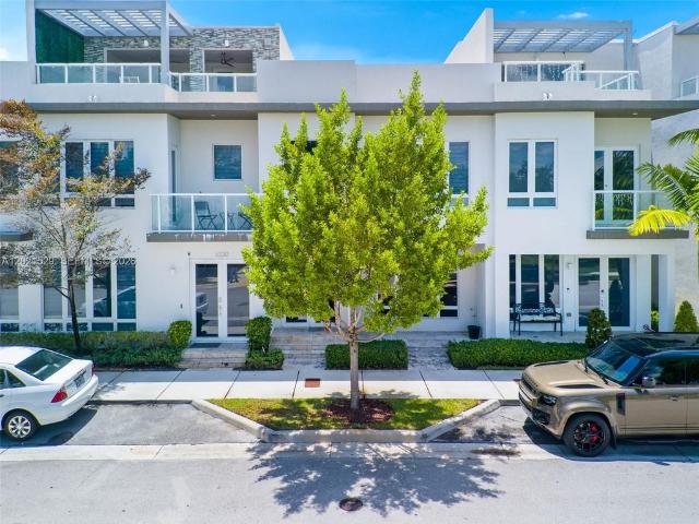 Townhouse for sale in Doral, Florida