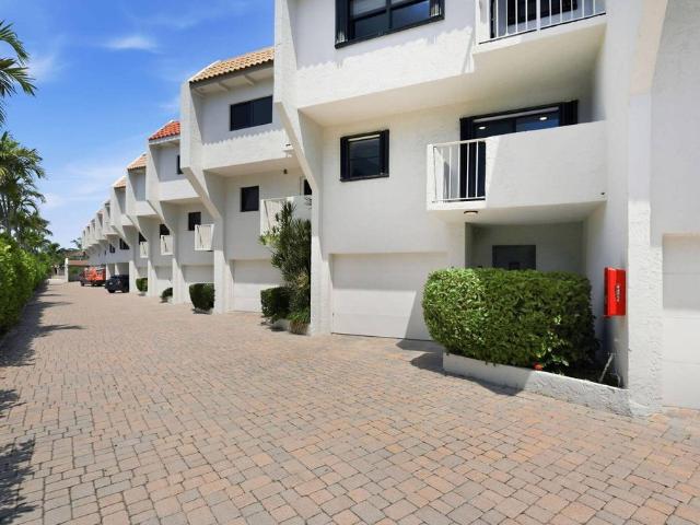 Townhouse for sale in Hillsboro Beach, Florida