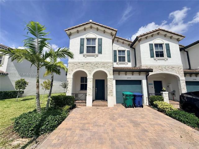 Townhouse for sale in North Miami, Florida