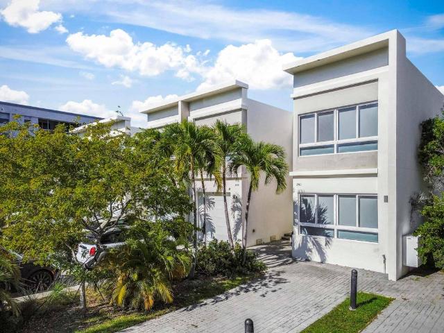 Townhouse for sale in North Miami, Florida