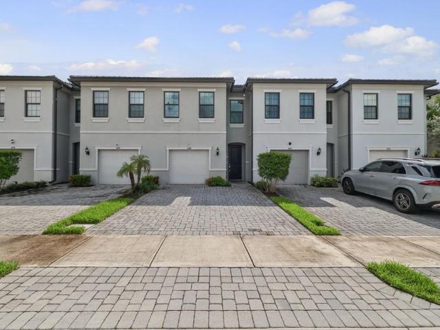 Townhouse for sale in Oakland Park, Florida