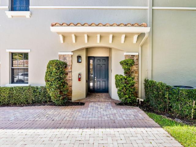 Townhouse for sale in Parkland, Florida