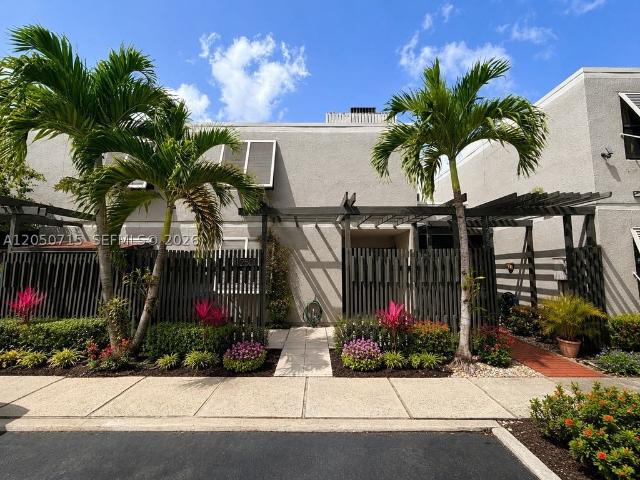 Townhouse for sale in Pembroke Pines, Florida