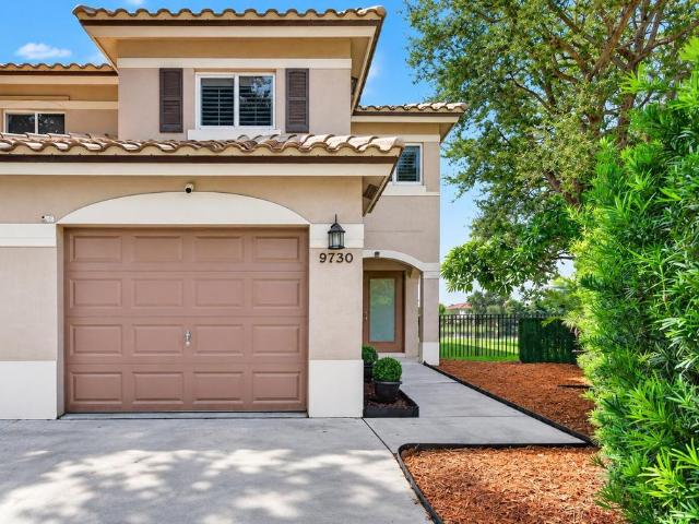 Townhouse for sale in Pembroke Pines, Florida