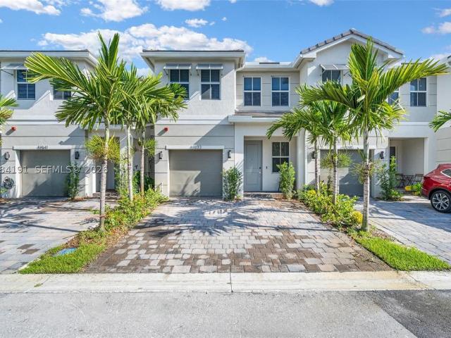 Townhouse for sale in Pembroke Pines, Florida