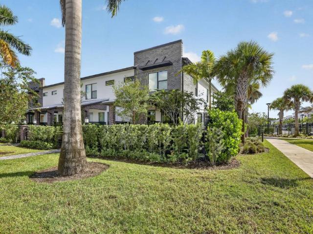 Townhouse for sale in Plantation, Florida