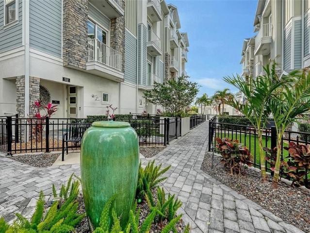 Townhouse for sale in Sarasota