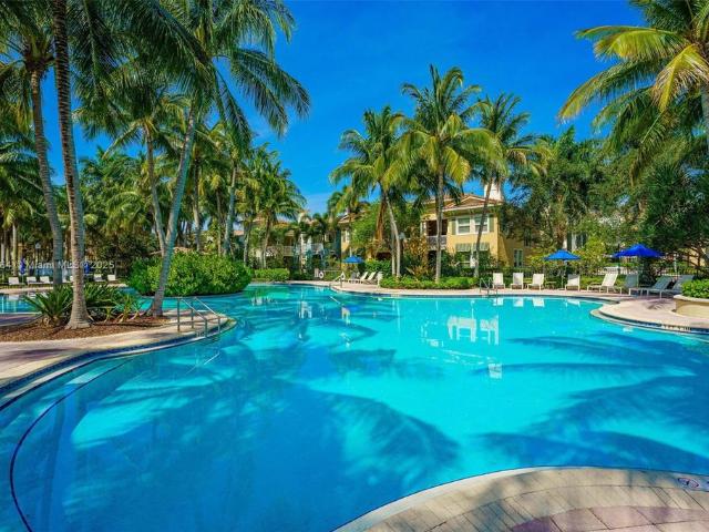 Townhouse for sale in Sunrise