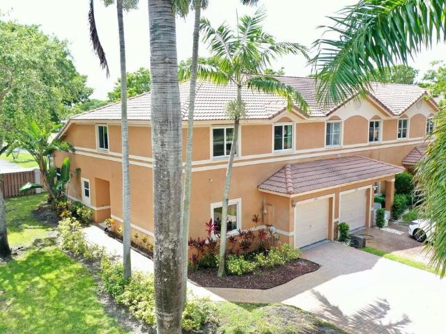 Townhouse for sale in Sunrise