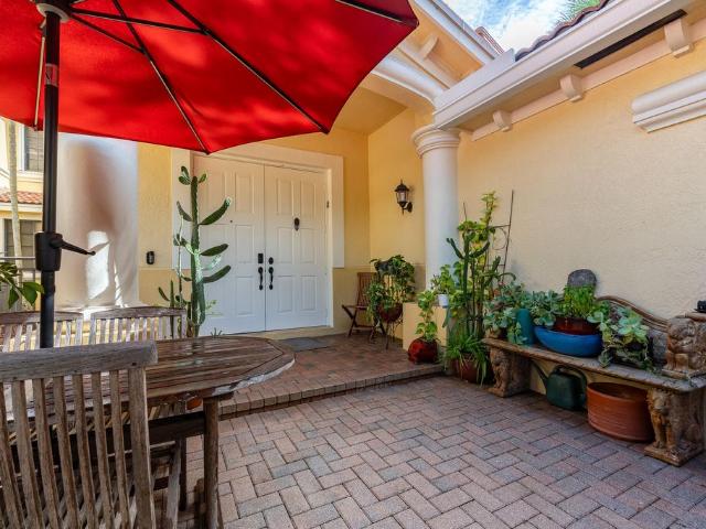 Townhouse for sale in Weston, Florida