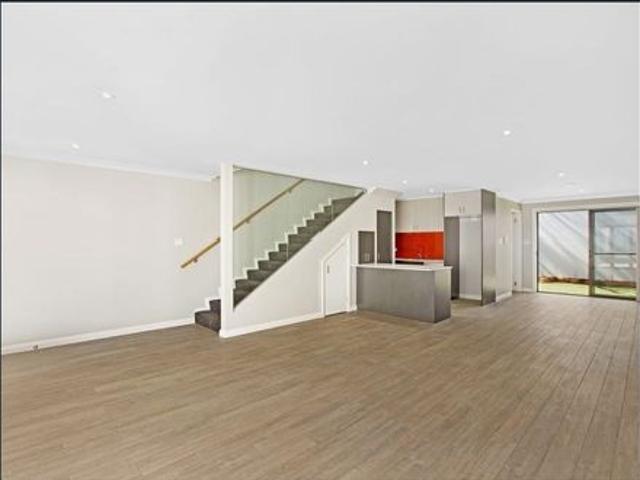 Townhouse for rent in Sydney, New South Wales