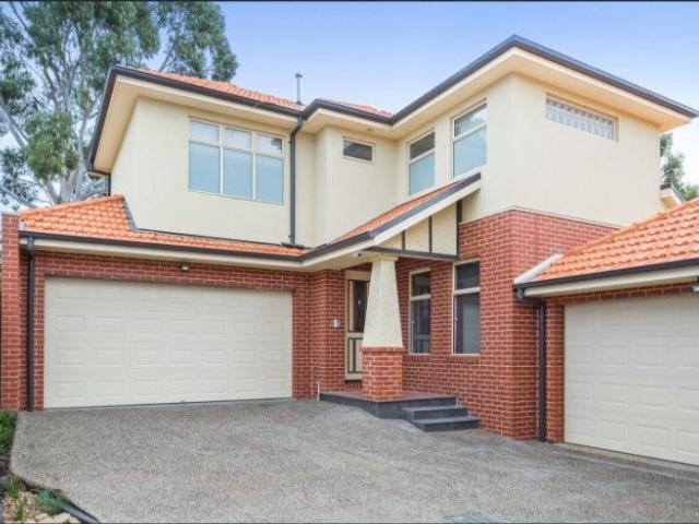 Townhouse for rent in Aberfeldie, Melbourne