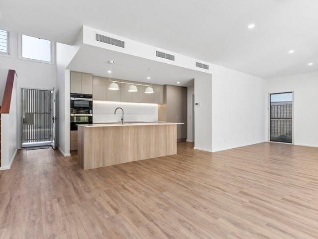 Townhouse for rent in Kings Creek, Queensland