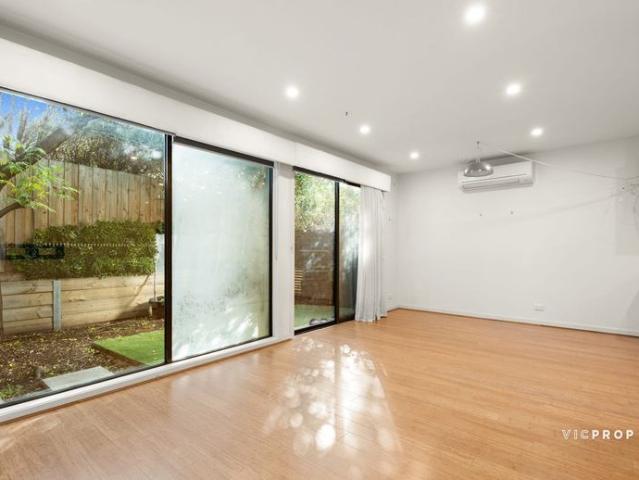 Townhouse for rent in Camerons Creek, Victoria