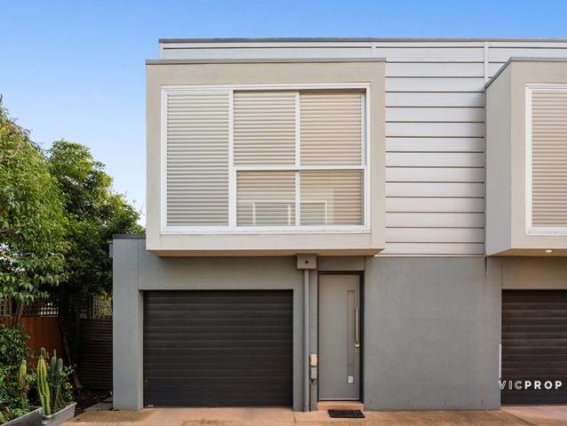 Townhouse for rent in Camerons Creek, Victoria