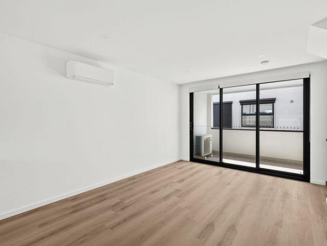 Townhouse for rent in Hadfield, Melbourne