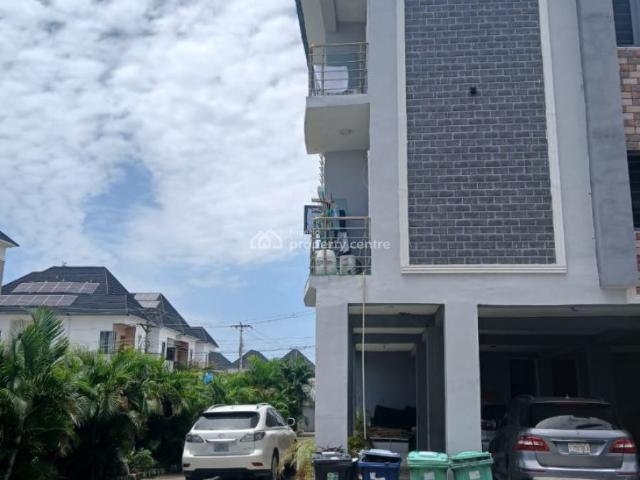 Flat for rent in Eti Osa, Lagos