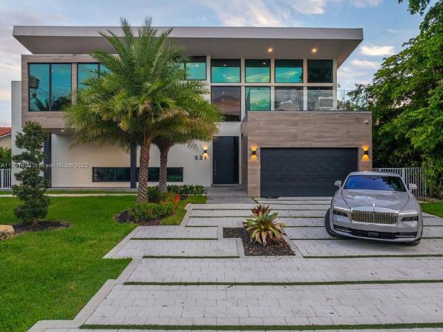Villa for rent in Hallandale