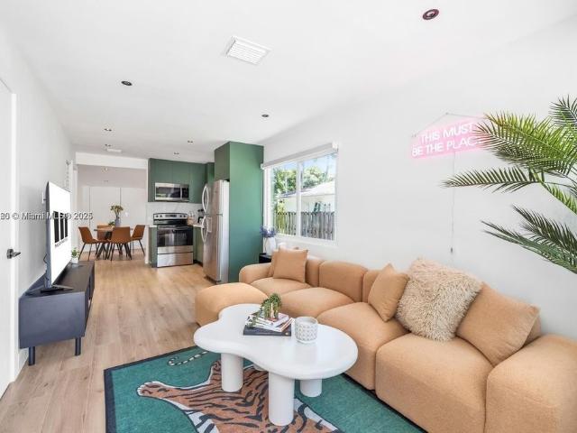 Villa for rent in Hallandale