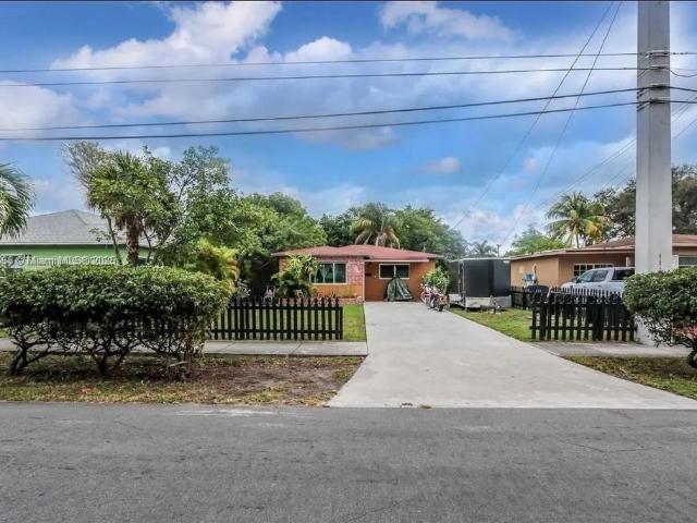 Villa for rent in Hallandale Villa for rent in Hallandale