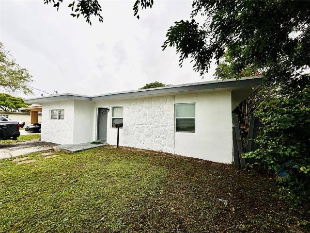 Villa for rent in Hallandale
